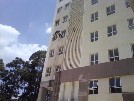 LAVANDO A FAIXADA OBRA EM TABOÃO DA SERRA